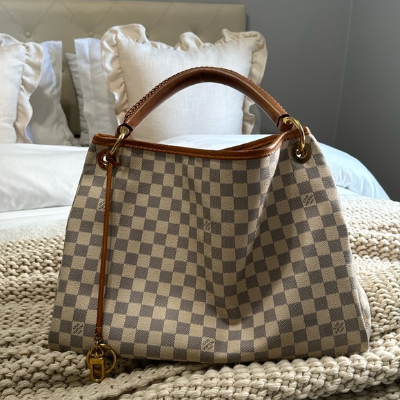 LOUIS VUITTON ARTSY MM newest design edition. Great condition. - Picture 1 of 7